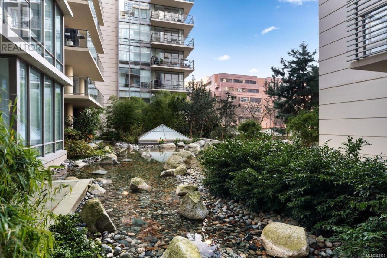 Waterfalls Hotel - Suite In Falls Downtown With Pool Victoria Buitenkant foto
